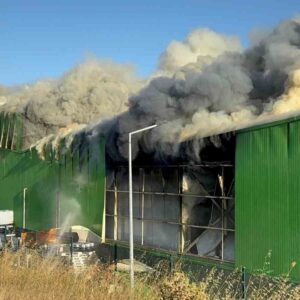 balikesirde iki iscinin oldugu fabrika yangininda 1 kisi tutuklandi R3sCfbDj