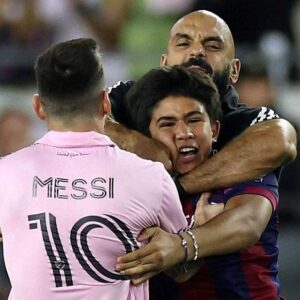 lionel messiyi her adiminda korudu 3 yilda milyoner oldu maasi cogu futbolcudan fazla FXP7ALXh