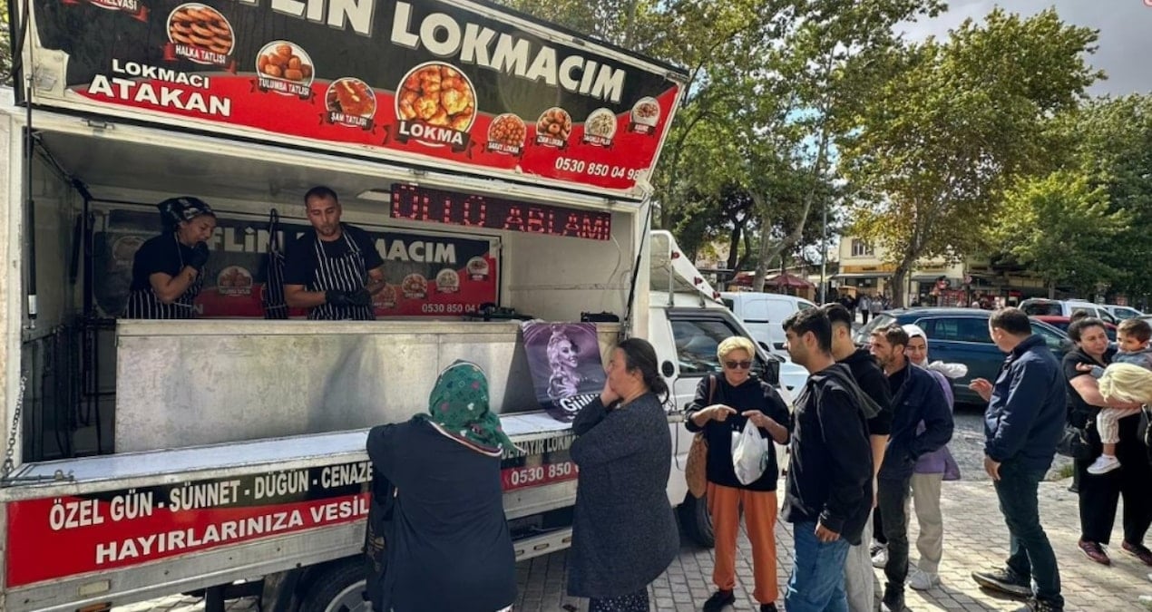 arabeskin yildiz ismi gullu icin lokma dagittilar EQ6DsN7R