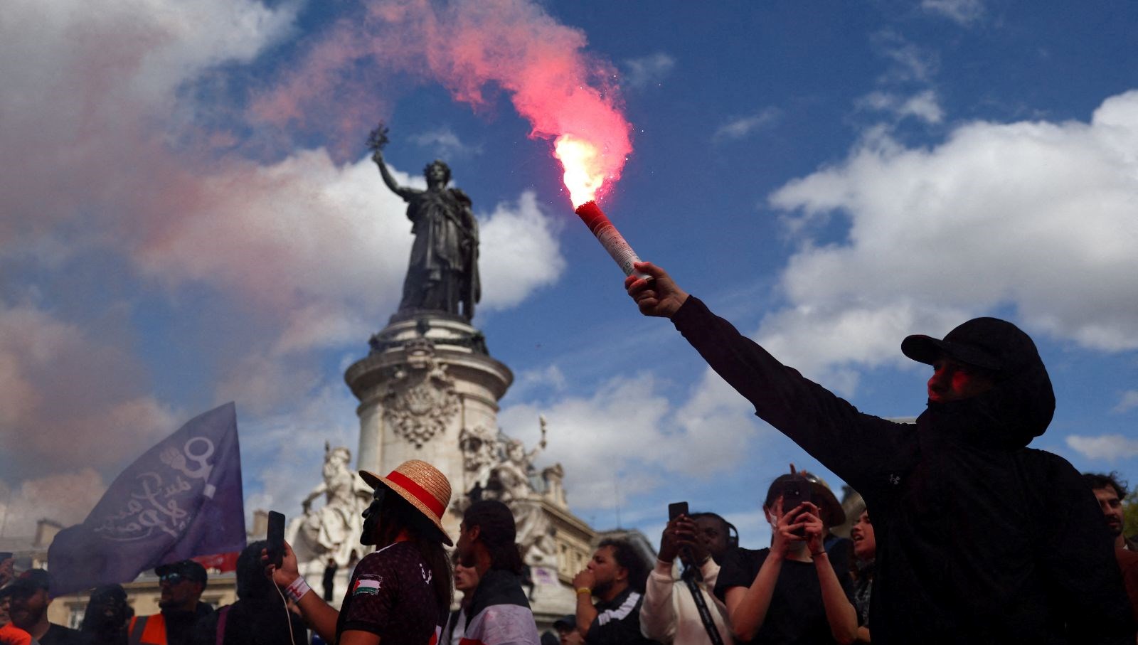 fransada sokaklar karisti 675 kisi gozaltinda EKJWwpcU