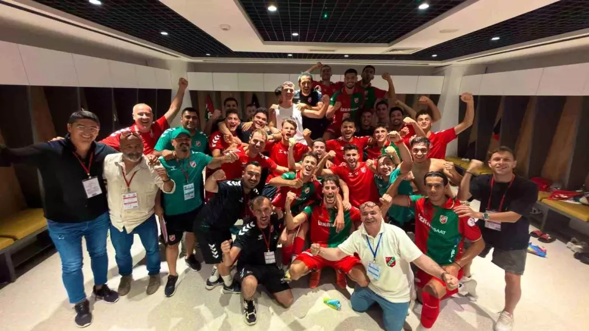 karsiyaka yonetiminden futbolculara prim odemesi aBVL7sZK