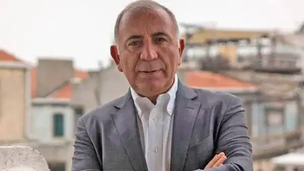 kayyum gursel tekinden bir yoruma kapali paylasim daha ben sadece sessizce oturuyordum hFvHFazC