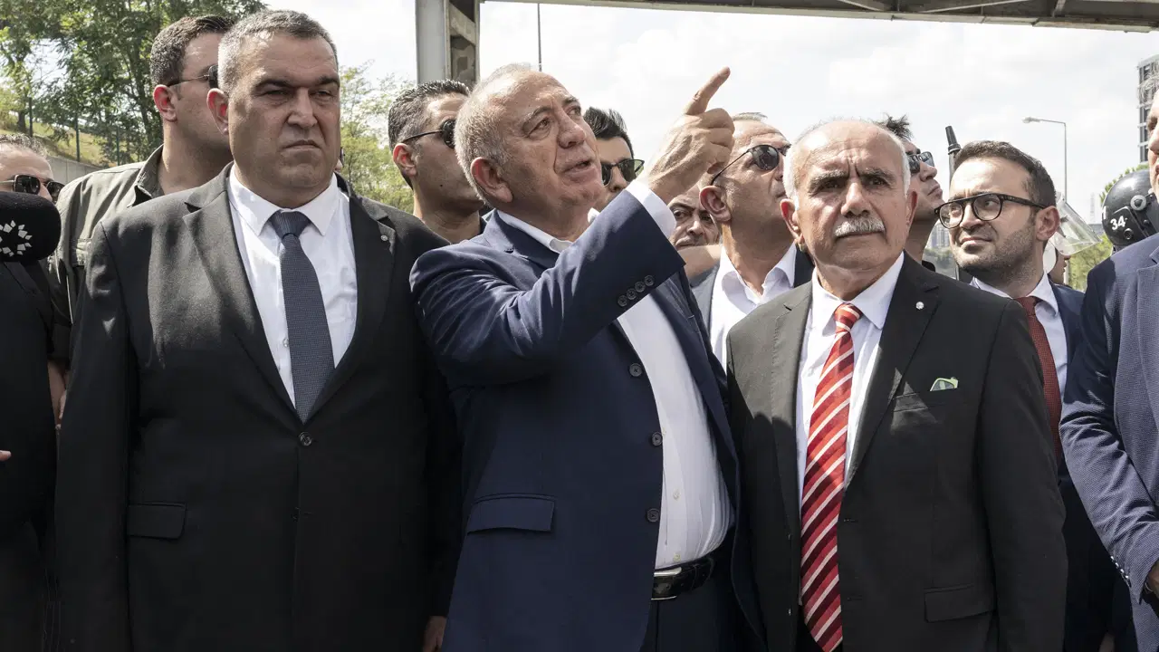 kayyum gursel tekinden chplilere giris yasagi 30 kisilik liste vermis dKVkMTuQ