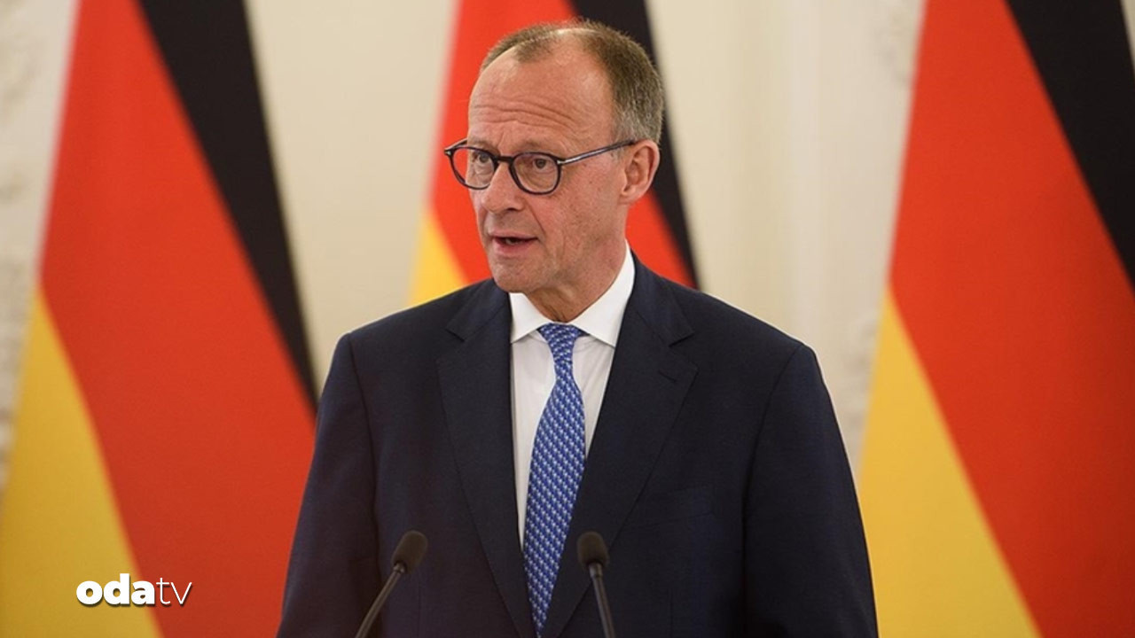 alman basbakan gozunu dikti tam 140 milyar euro XyeNRYqm.jpg