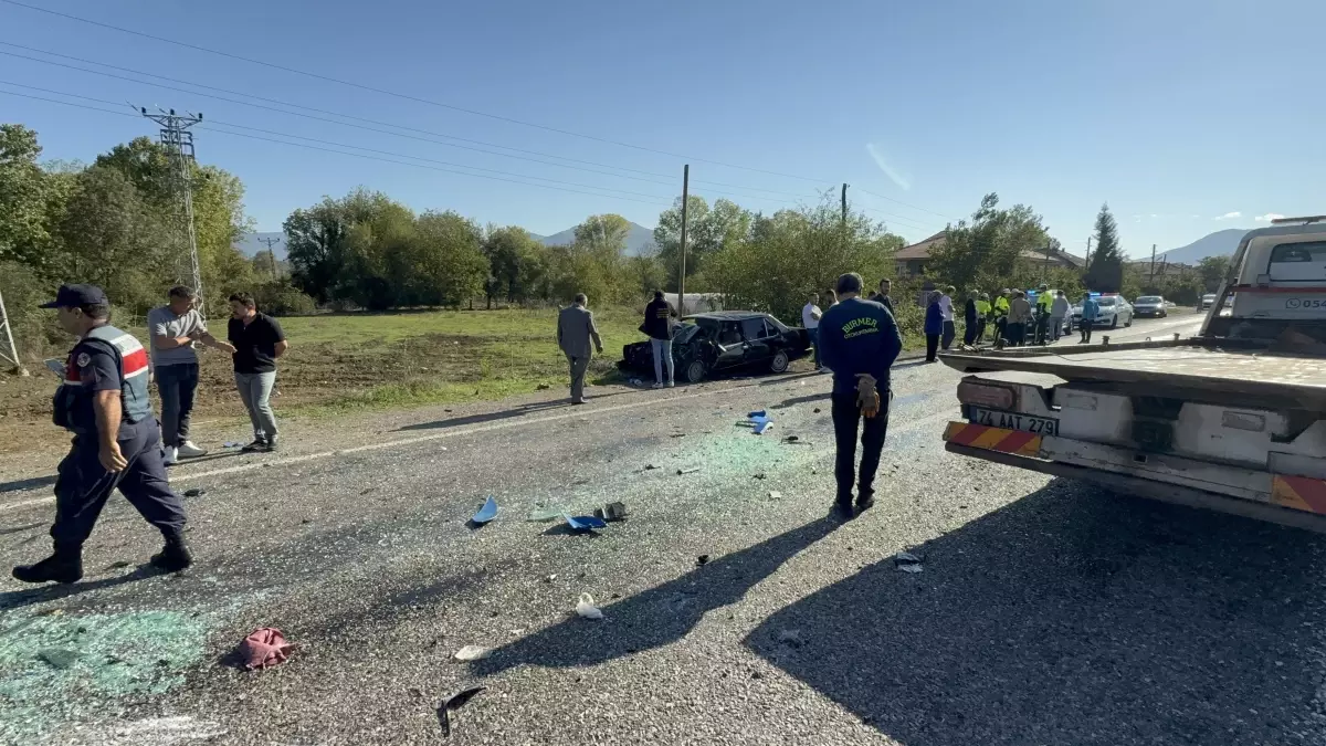 bartin karabuk yolunda zincirleme kaza 4 yarali PCue6QkX
