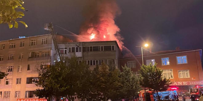 beyoglunda bina yangini VpvQA2Y7.jpg