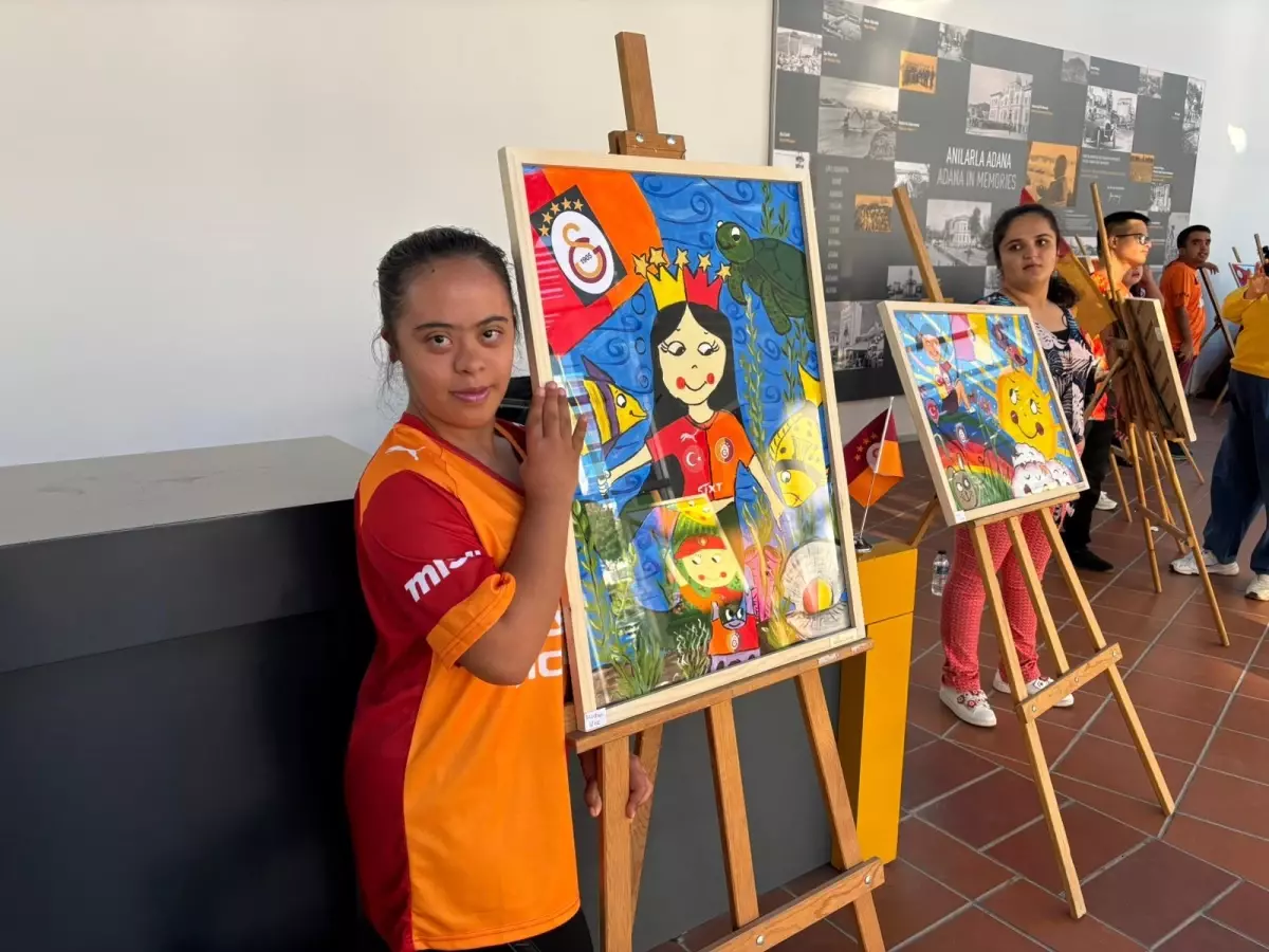 ozel gereksinimli cocuklardan galatasaray temali sergi QGBHTdD4.jpg