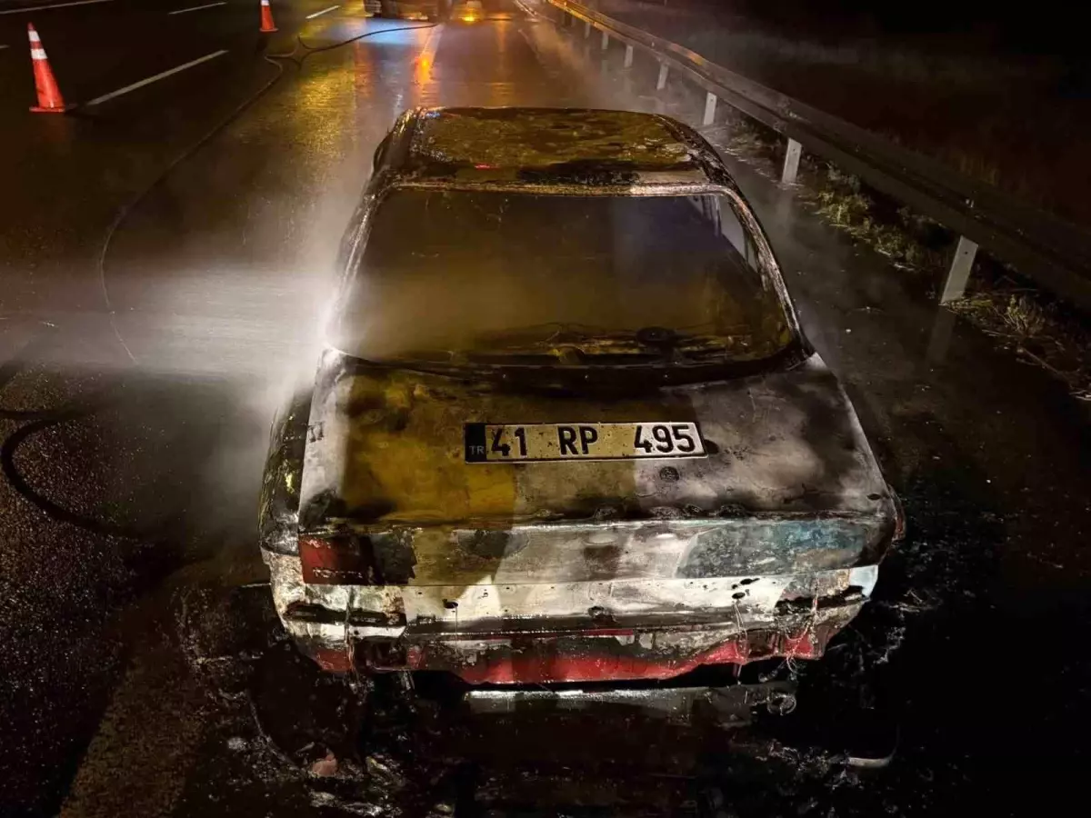 tem otoyolunda yangin bir otomobil kul oldu f5REdQ7f.jpg