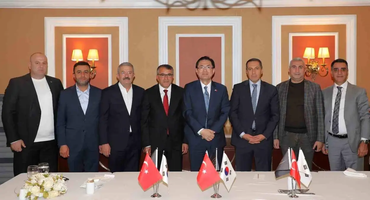 van tso guney kore buyukelcisini agirladi QsKJDORO.jpg