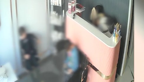 guzellik merkezinde 200 liralik hirsizlik 12 yasindaki cocuk hirsizi durdurdu KfXkR29z.jpg