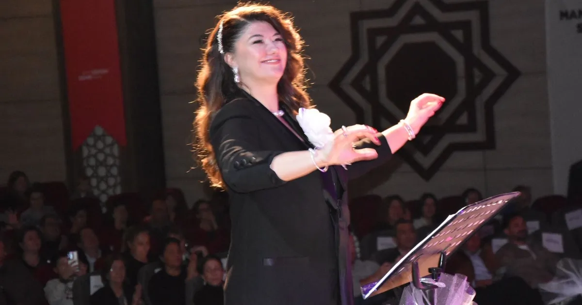 manisa yunusemre hemden sari zeybek konseri yzQGmNkc.webp