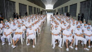 el-salvadorda-tarihi-dava-yuzlerce-cete-uyesi-ayni-anda-yargilaniyor-UhJ17uj8