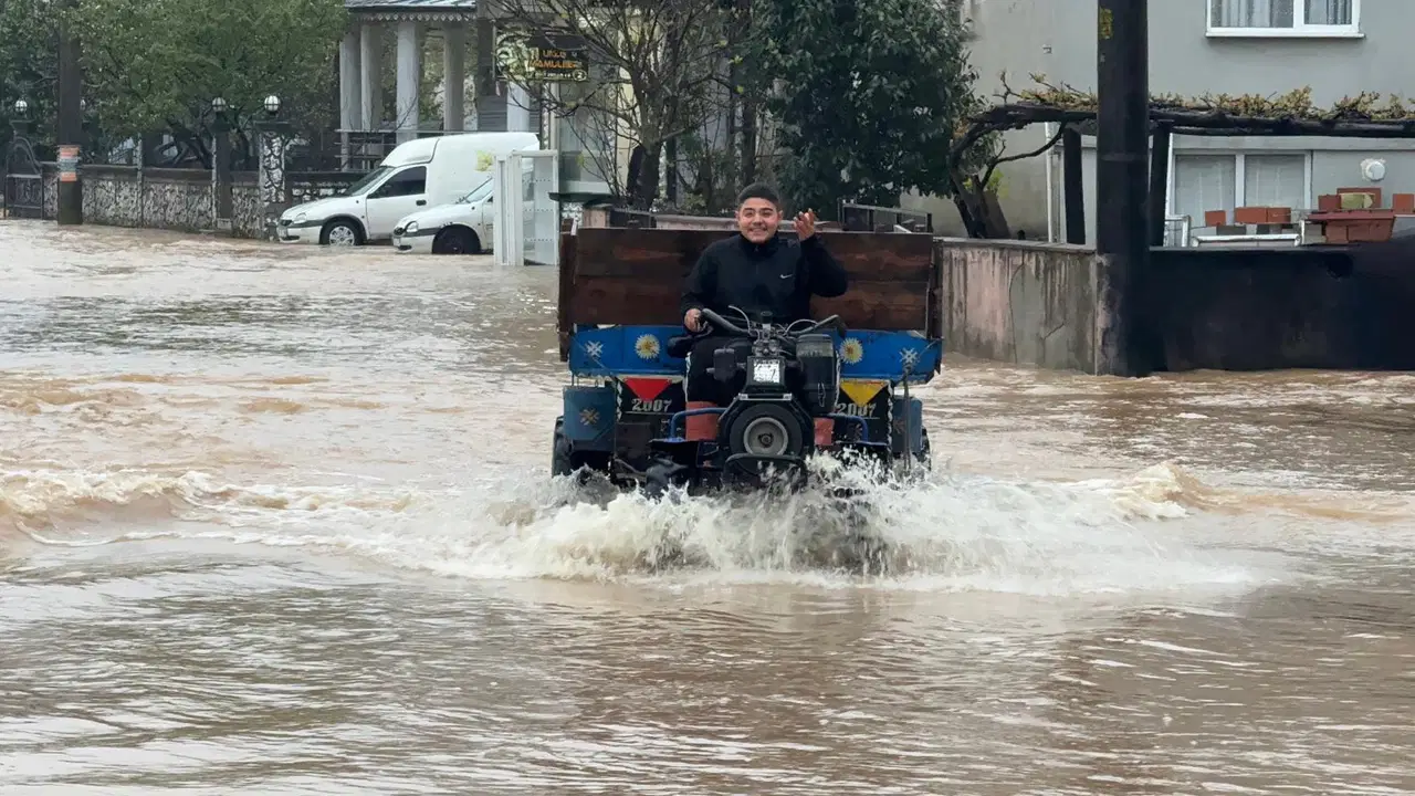 Sakarya’da Şiddetli Yağışlar Sonucu Su Baskınları: Darıçayırı Deresi Taştı