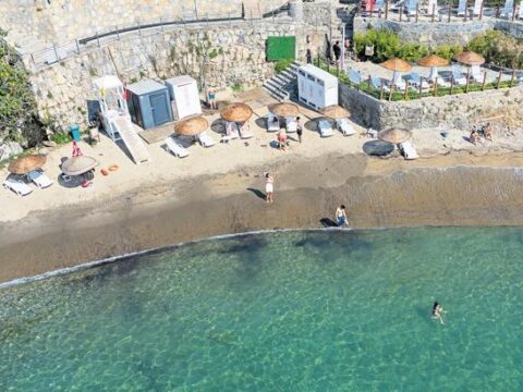 Giris ucretsiz yiyecek fiyatlari uygun bodrum halk plajlarinda ekonomik deniz keyfi SUHZQIWC